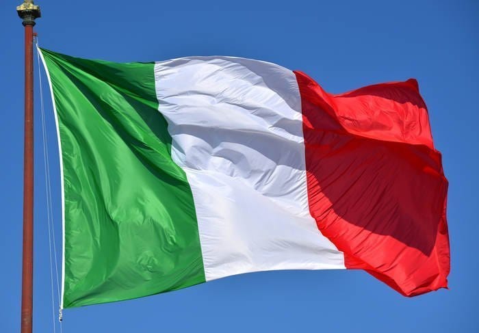 25 aprile: la bandiera italiana e l'anniversario della liberazione dell' Italia –