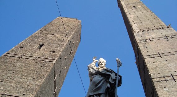 Statua San Petronio a Bologna