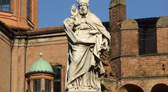 Estatua_de_San_Petronio,_Bolonia